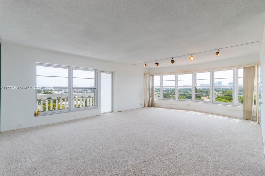 For Sale: $325,000 (3 beds, 2 baths, 1458 Square Feet)