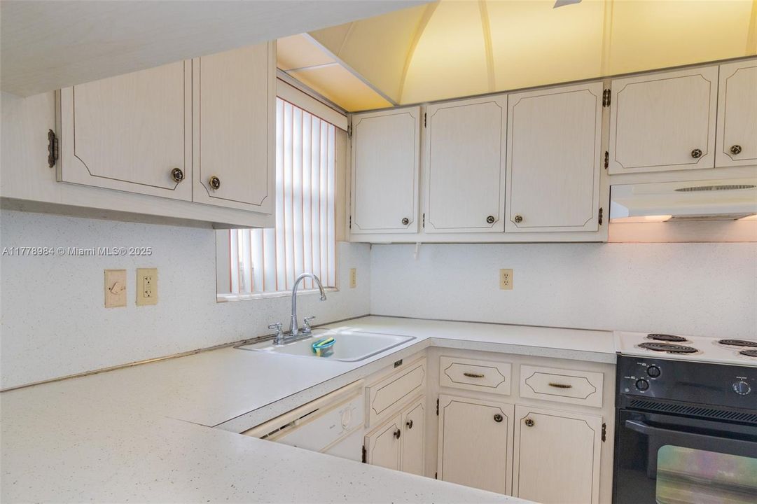 For Sale: $325,000 (3 beds, 2 baths, 1458 Square Feet)