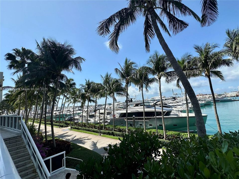 Recently Sold: $1,599,000 (1 beds, 1 baths, 1310 Square Feet)