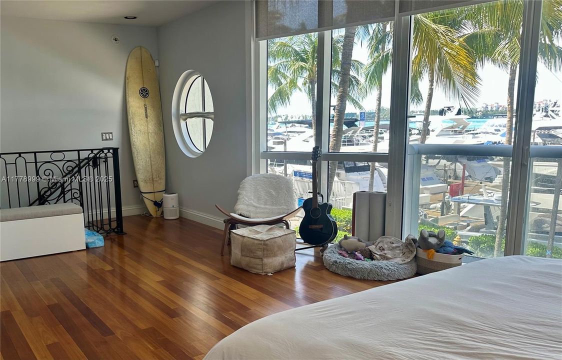 Recently Sold: $1,599,000 (1 beds, 1 baths, 1310 Square Feet)