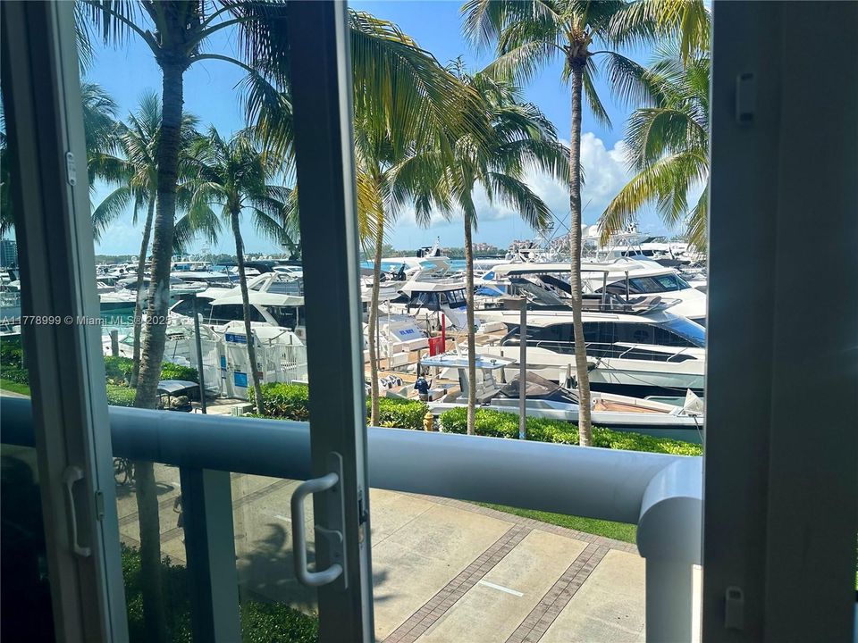 Recently Sold: $1,599,000 (1 beds, 1 baths, 1310 Square Feet)