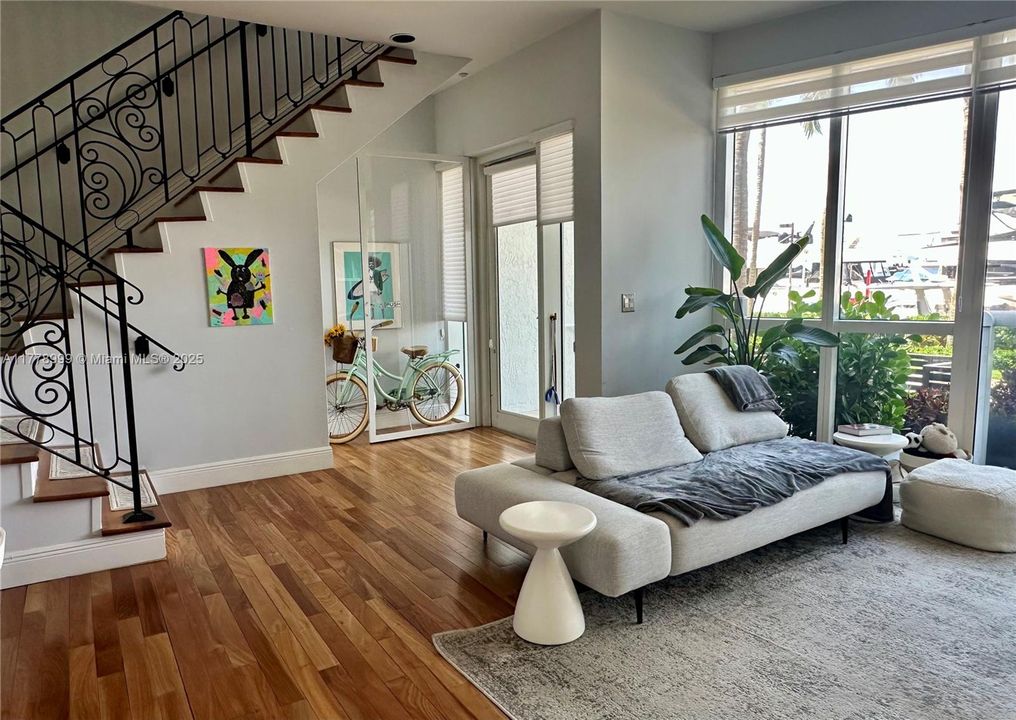 Recently Sold: $1,599,000 (1 beds, 1 baths, 1310 Square Feet)