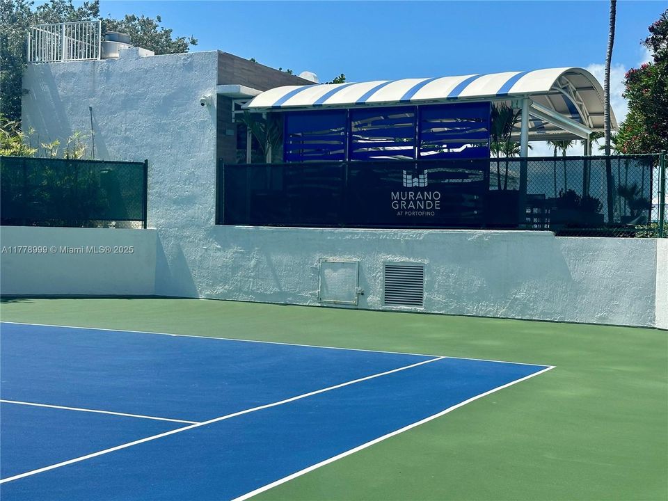 Recently Sold: $1,599,000 (1 beds, 1 baths, 1310 Square Feet)