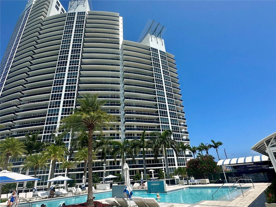 Recently Sold: $1,599,000 (1 beds, 1 baths, 1310 Square Feet)