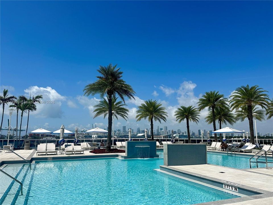 Recently Sold: $1,599,000 (1 beds, 1 baths, 1310 Square Feet)
