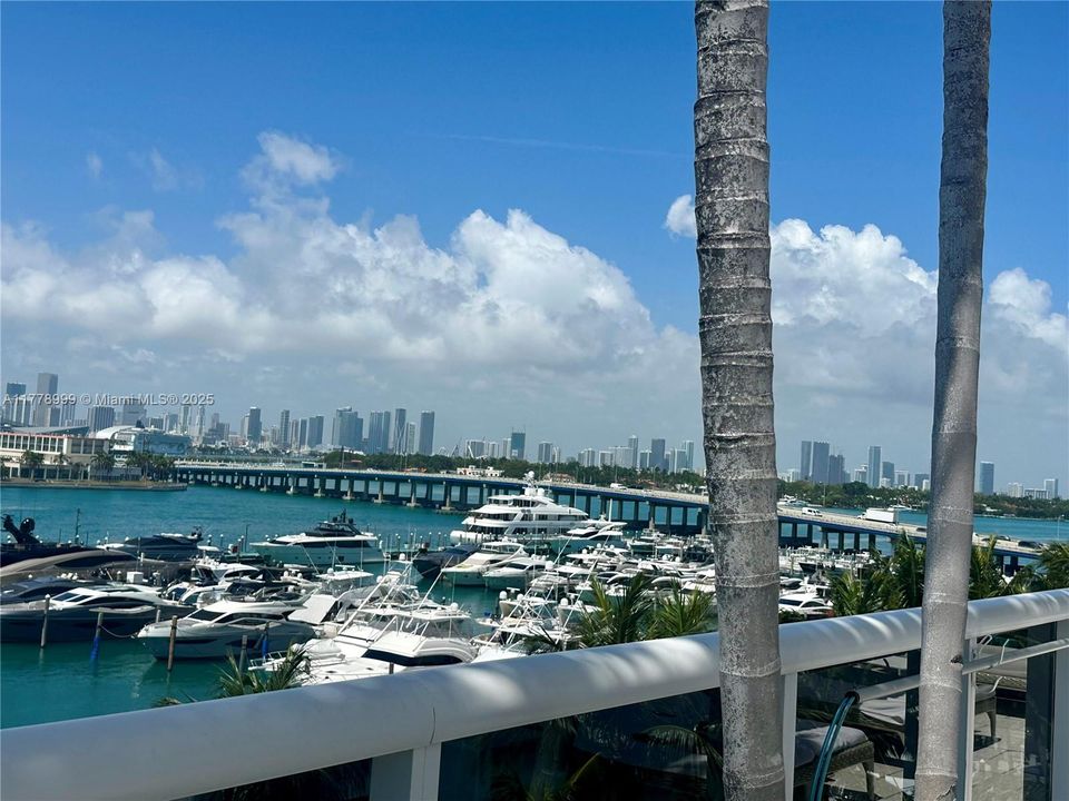 Recently Sold: $1,599,000 (1 beds, 1 baths, 1310 Square Feet)