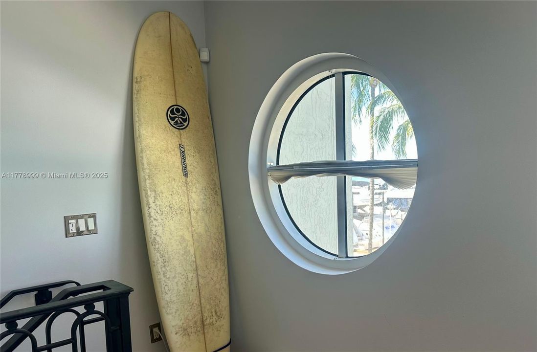 Recently Sold: $1,599,000 (1 beds, 1 baths, 1310 Square Feet)