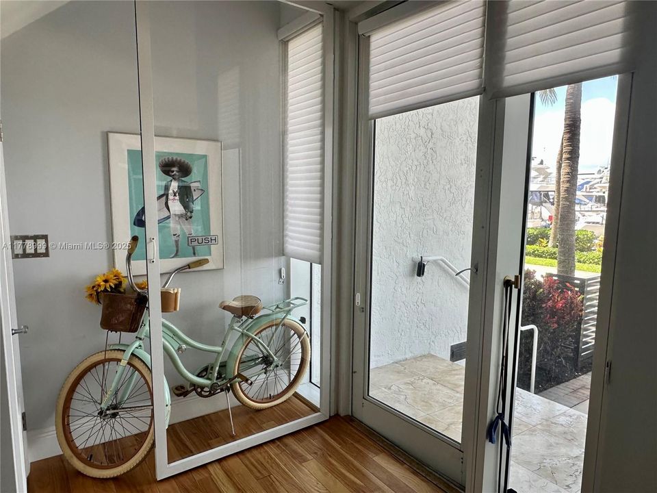 Recently Sold: $1,599,000 (1 beds, 1 baths, 1310 Square Feet)