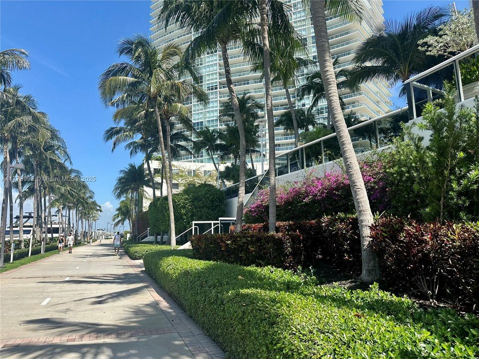 Recently Sold: $1,599,000 (1 beds, 1 baths, 1310 Square Feet)