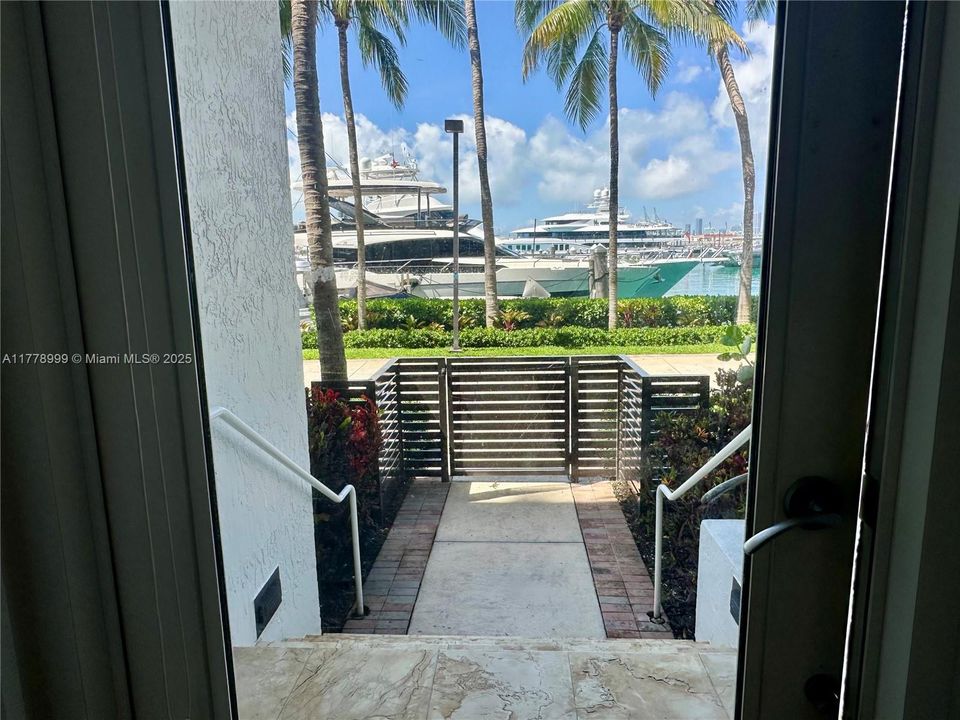 Recently Sold: $1,599,000 (1 beds, 1 baths, 1310 Square Feet)
