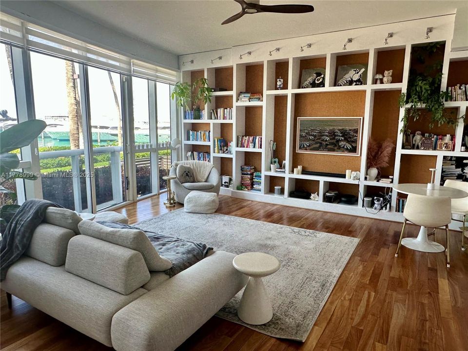 Recently Sold: $1,599,000 (1 beds, 1 baths, 1310 Square Feet)