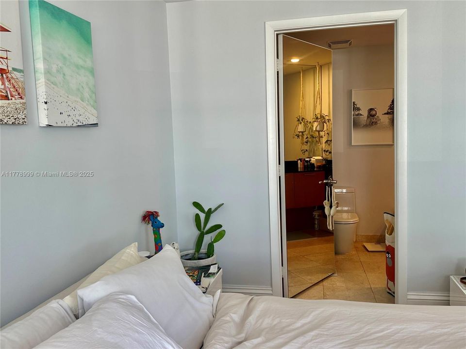 Recently Sold: $1,599,000 (1 beds, 1 baths, 1310 Square Feet)