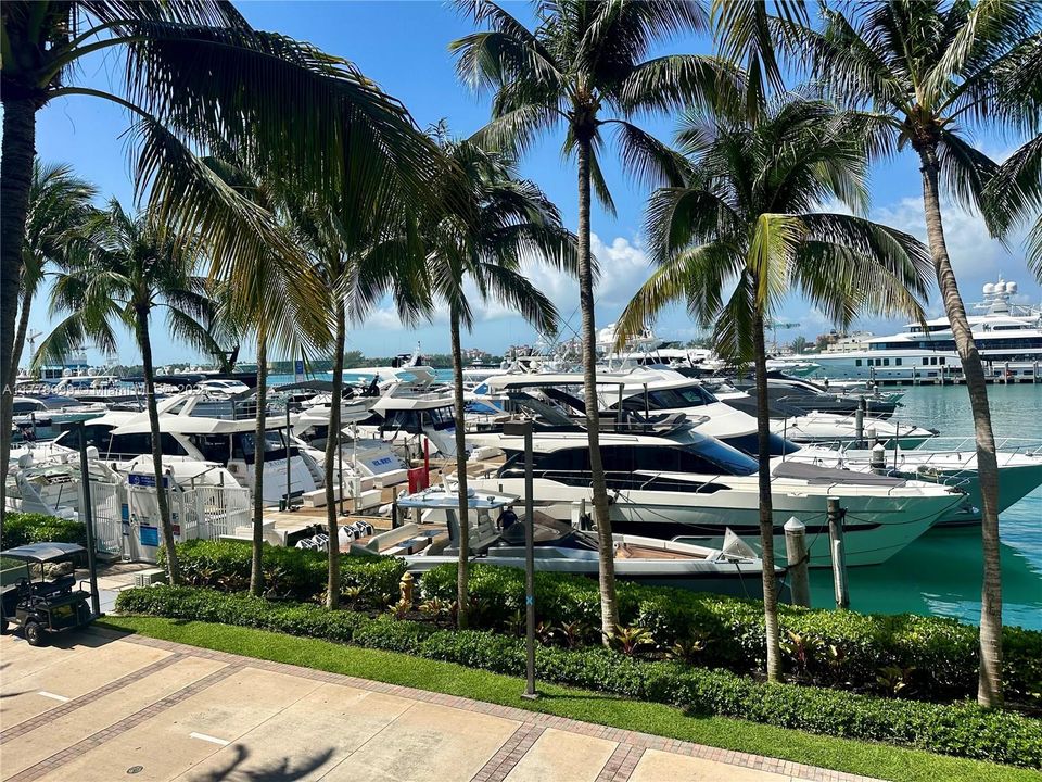 Recently Sold: $1,599,000 (1 beds, 1 baths, 1310 Square Feet)