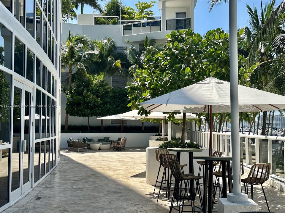 Recently Sold: $1,599,000 (1 beds, 1 baths, 1310 Square Feet)