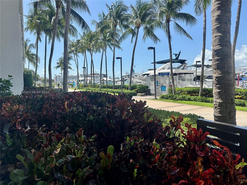 Recently Sold: $1,599,000 (1 beds, 1 baths, 1310 Square Feet)