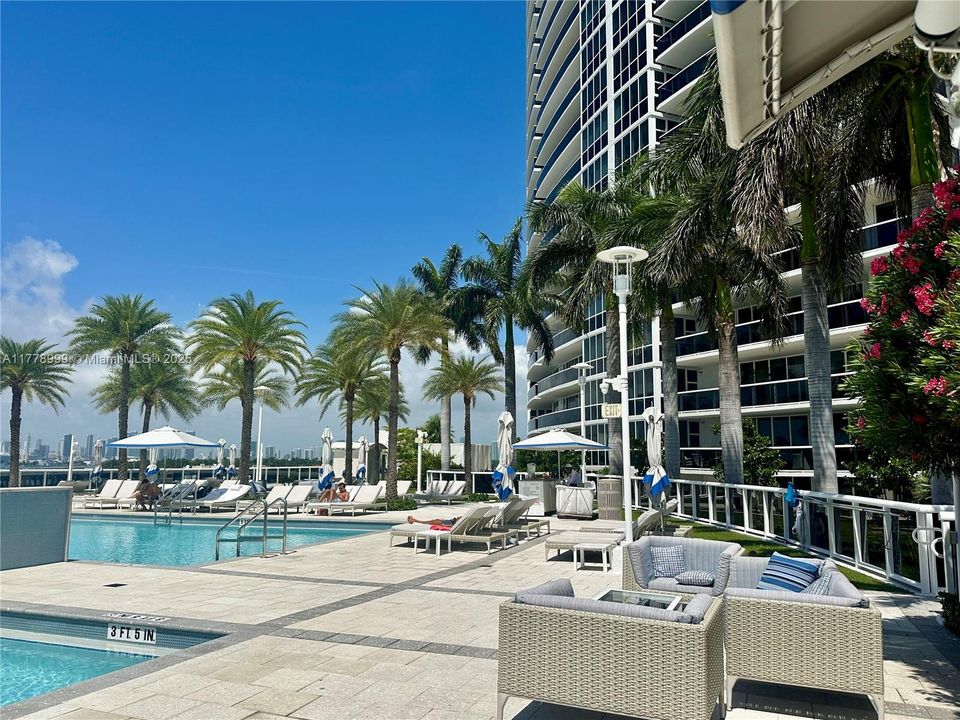 Recently Sold: $1,599,000 (1 beds, 1 baths, 1310 Square Feet)