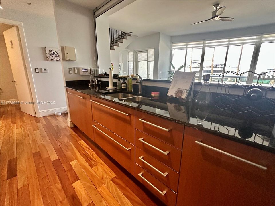 Recently Sold: $1,599,000 (1 beds, 1 baths, 1310 Square Feet)