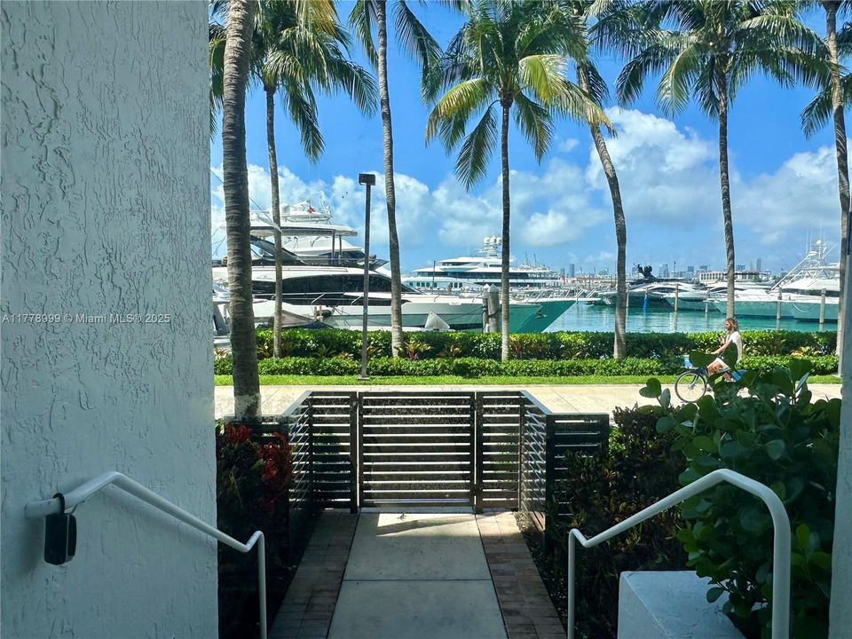 Recently Sold: $1,599,000 (1 beds, 1 baths, 1310 Square Feet)