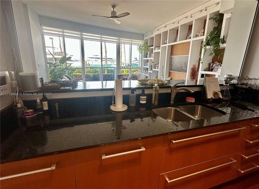 Recently Sold: $1,599,000 (1 beds, 1 baths, 1310 Square Feet)