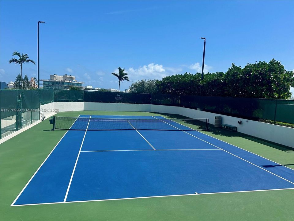 Recently Sold: $1,599,000 (1 beds, 1 baths, 1310 Square Feet)