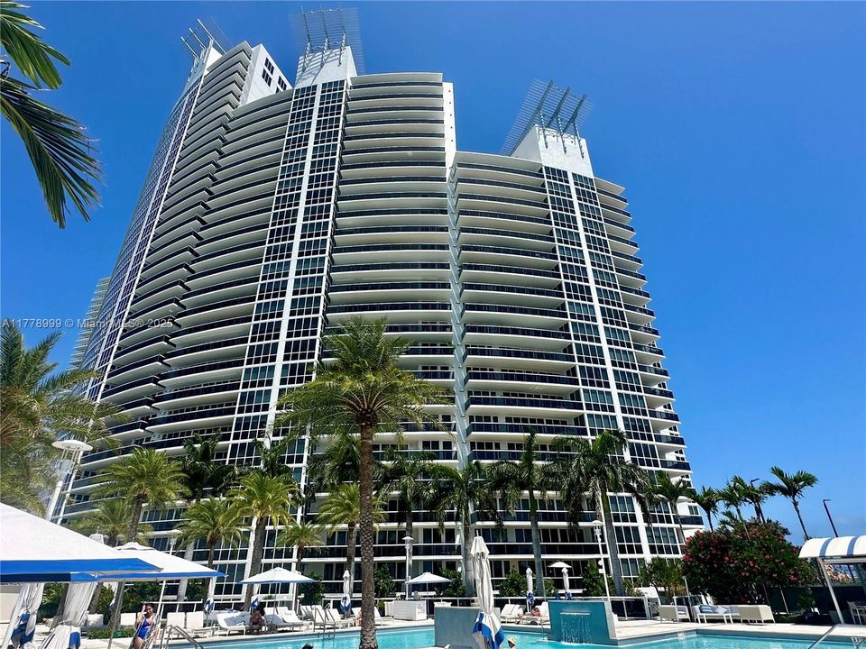 Recently Sold: $1,599,000 (1 beds, 1 baths, 1310 Square Feet)