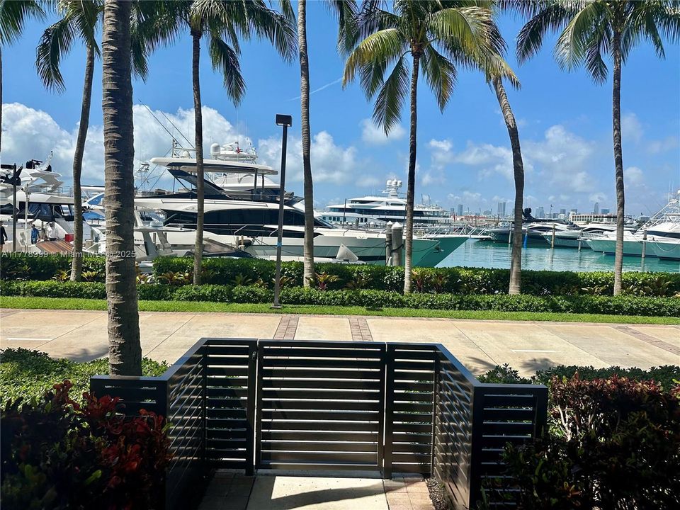 Recently Sold: $1,599,000 (1 beds, 1 baths, 1310 Square Feet)