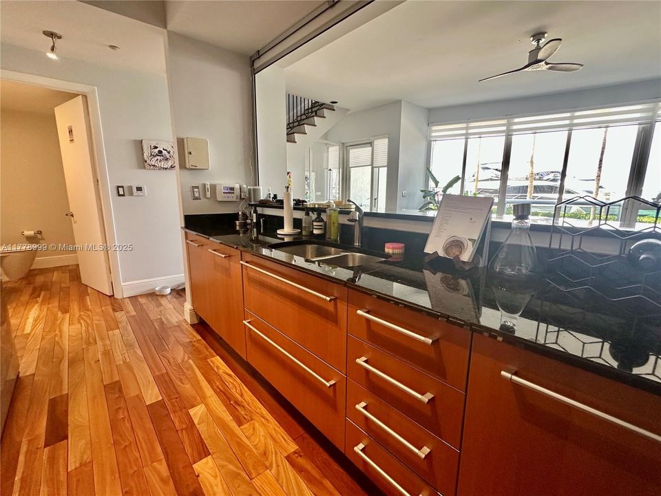 Recently Sold: $1,599,000 (1 beds, 1 baths, 1310 Square Feet)