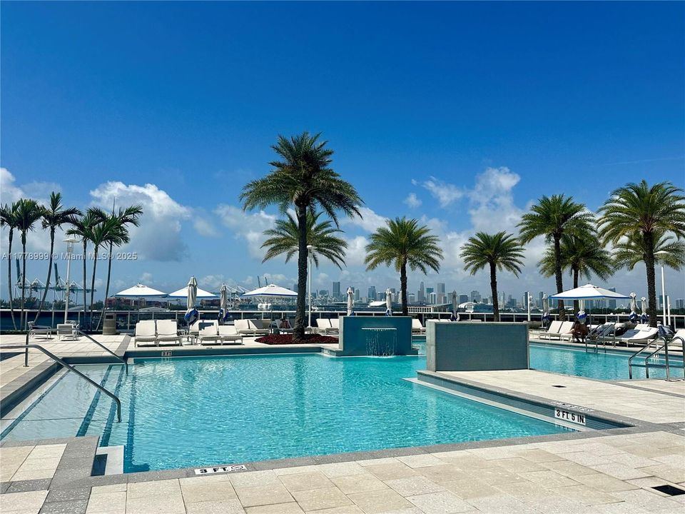 Recently Sold: $1,599,000 (1 beds, 1 baths, 1310 Square Feet)