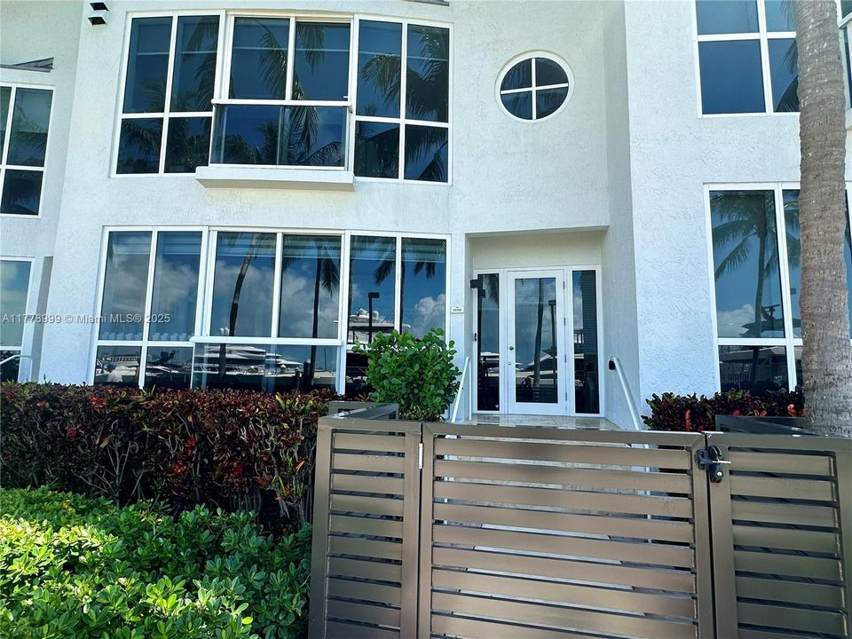 Recently Sold: $1,599,000 (1 beds, 1 baths, 1310 Square Feet)