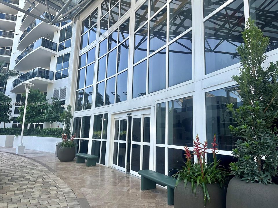 Recently Sold: $1,599,000 (1 beds, 1 baths, 1310 Square Feet)