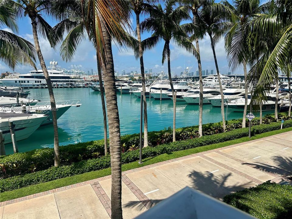 Recently Sold: $1,599,000 (1 beds, 1 baths, 1310 Square Feet)