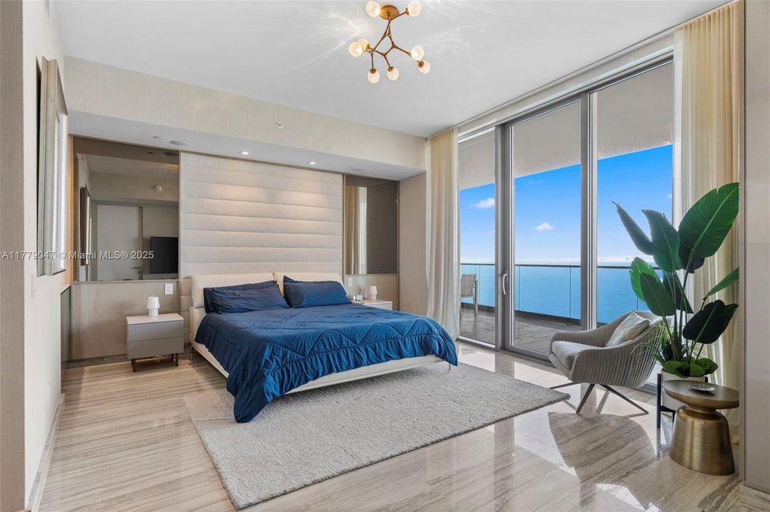 待售: $3,450,000 (2 贝兹, 2 浴室, 1709 平方英尺)