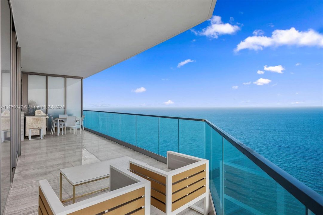 待售: $3,450,000 (2 贝兹, 2 浴室, 1709 平方英尺)