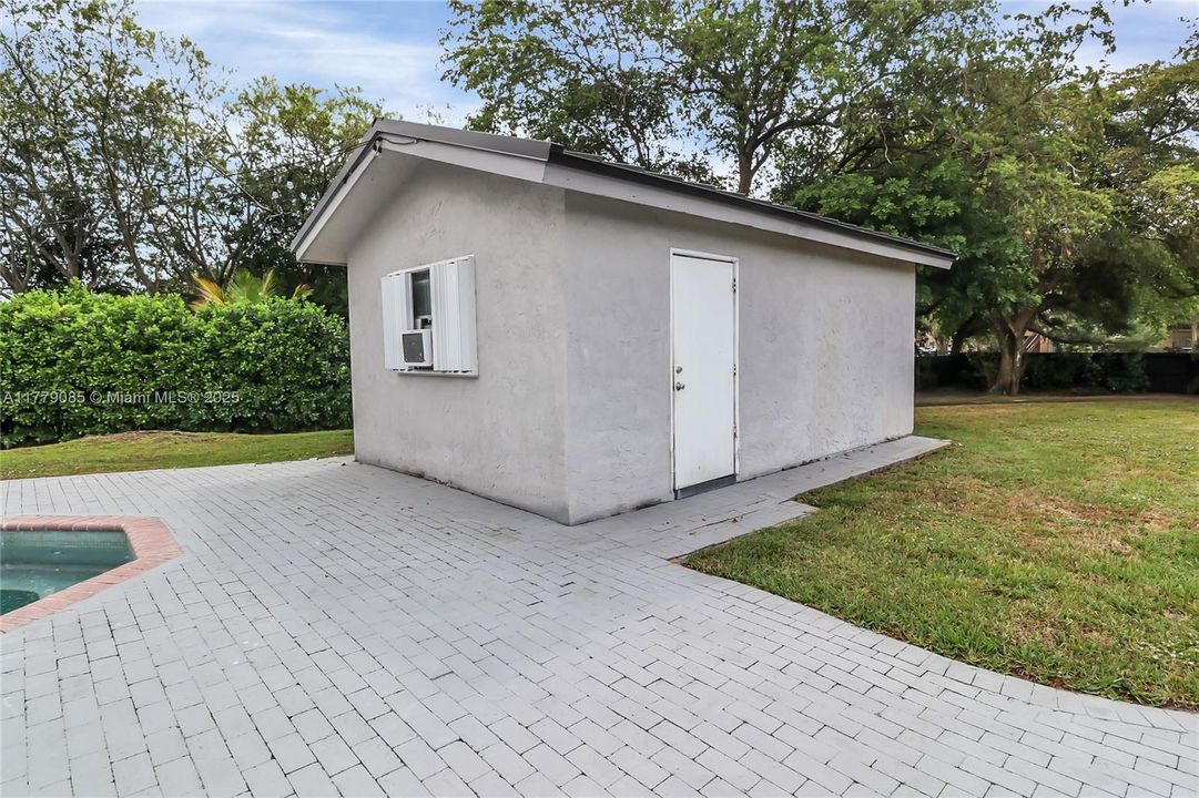 Active With Contract: $1,150,000 (4 beds, 3 baths, 3089 Square Feet)