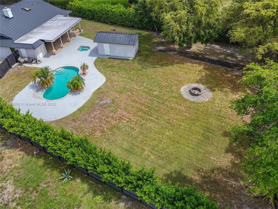 Active With Contract: $1,150,000 (4 beds, 3 baths, 3089 Square Feet)