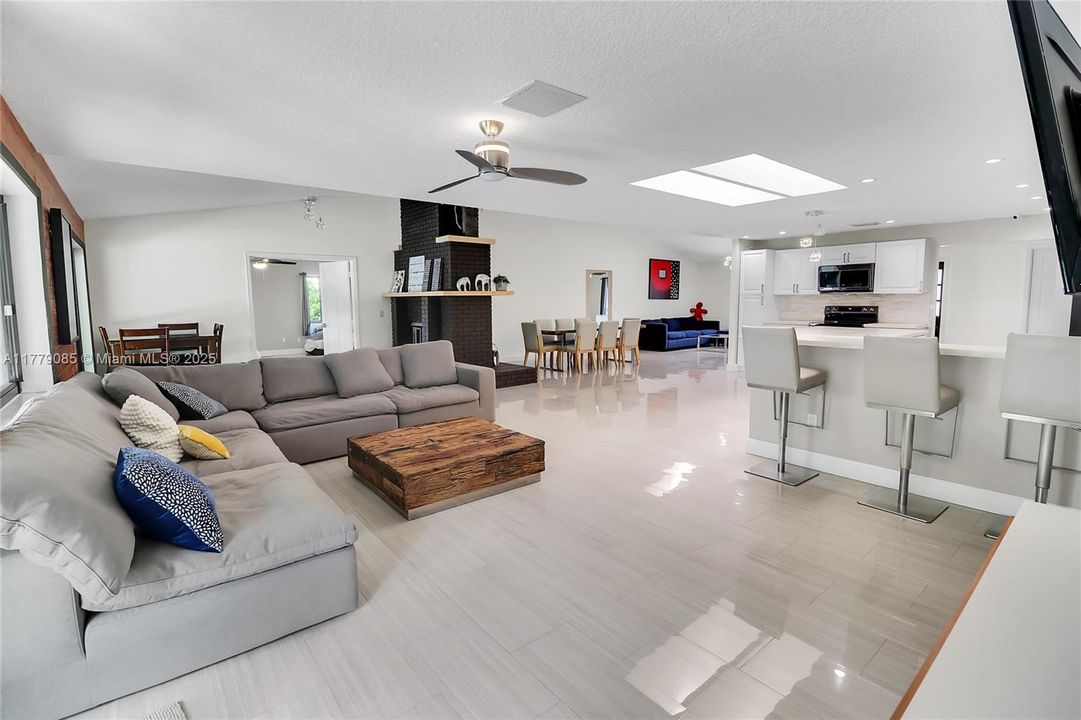 Active With Contract: $1,150,000 (4 beds, 3 baths, 3089 Square Feet)