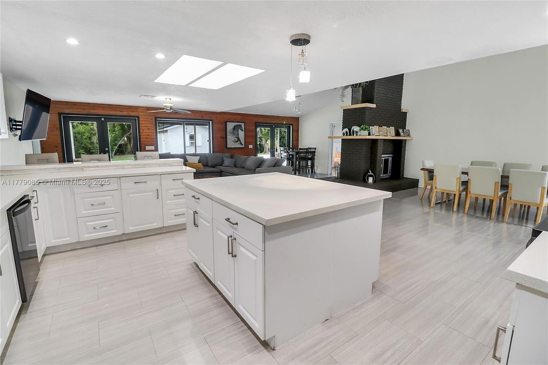 Active With Contract: $1,150,000 (4 beds, 3 baths, 3089 Square Feet)