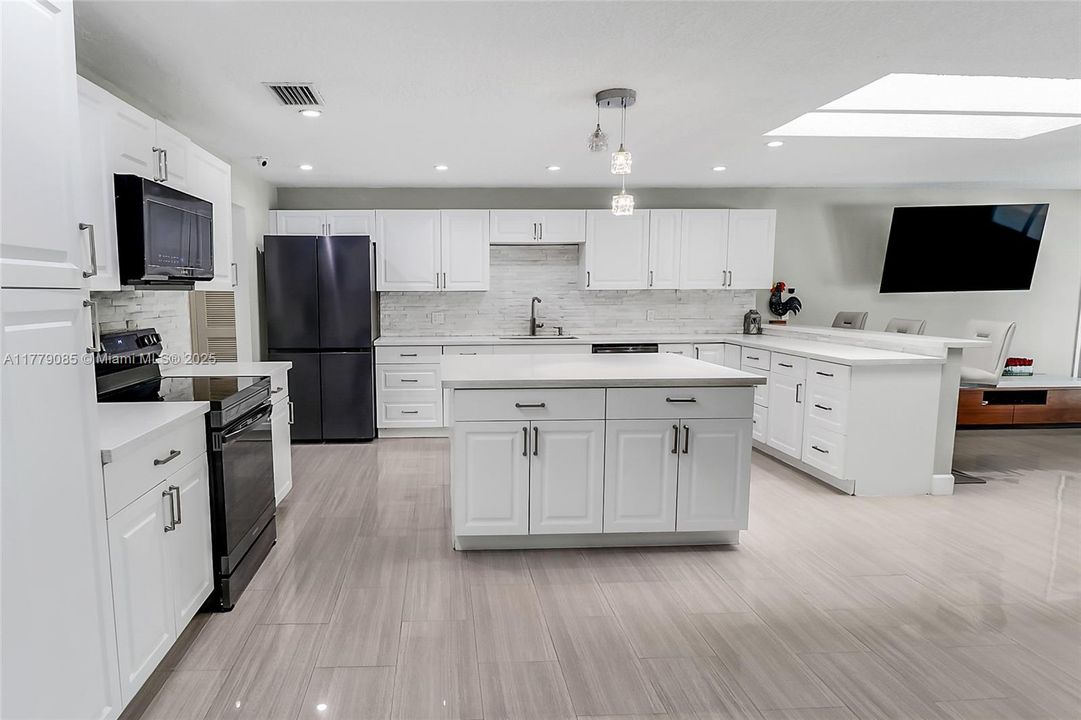 Active With Contract: $1,150,000 (4 beds, 3 baths, 3089 Square Feet)