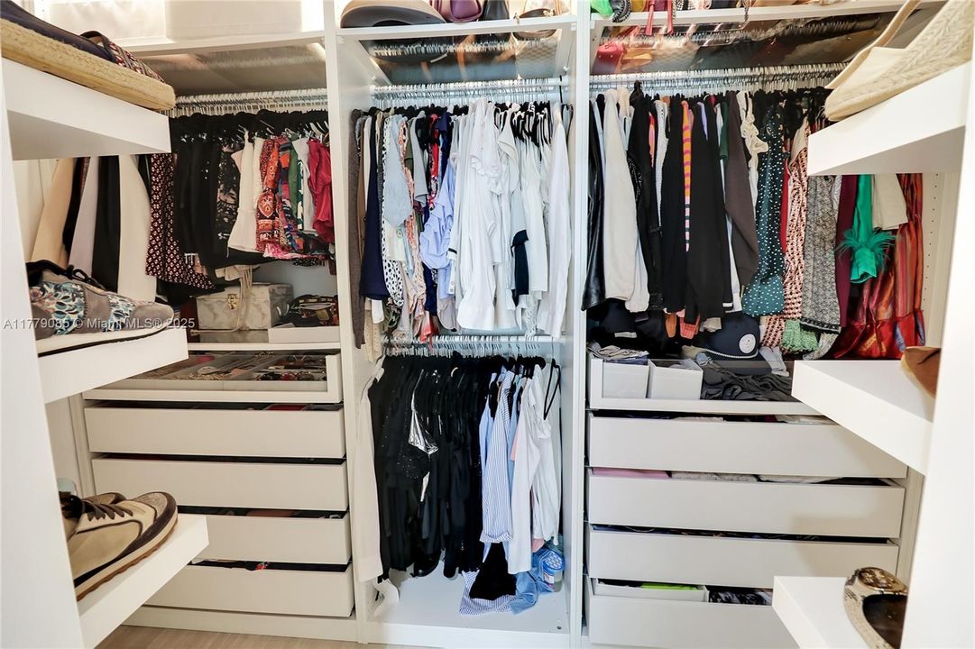 Active With Contract: $1,150,000 (4 beds, 3 baths, 3089 Square Feet)