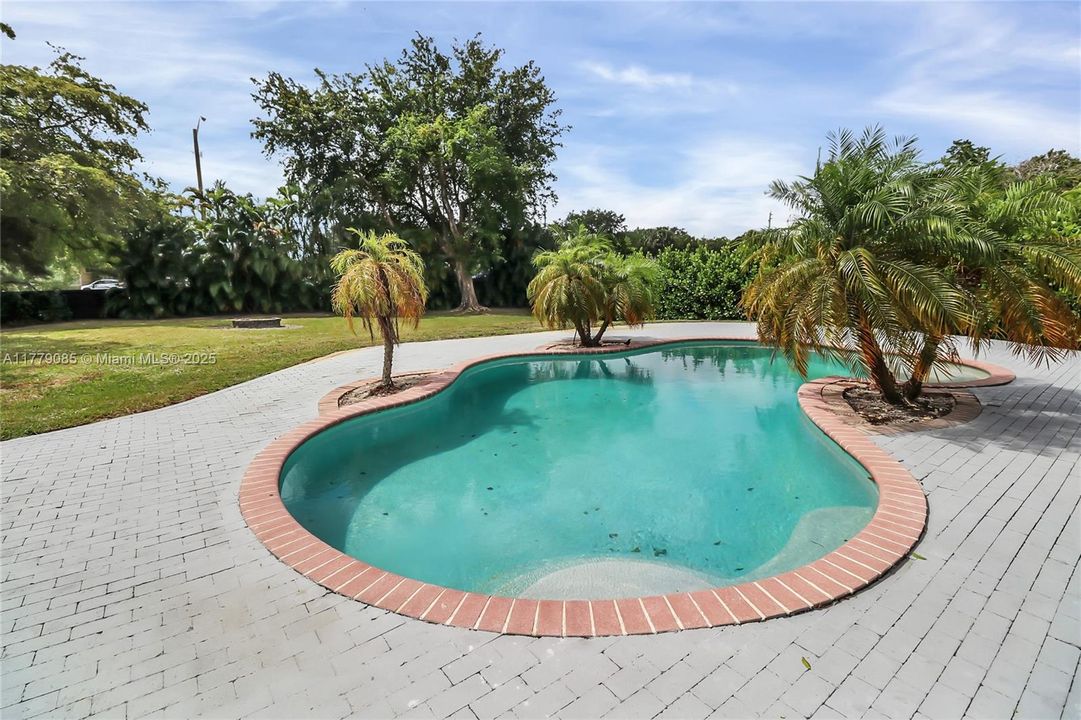 Active With Contract: $1,150,000 (4 beds, 3 baths, 3089 Square Feet)