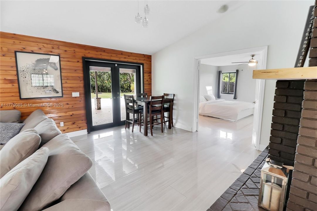 Active With Contract: $1,150,000 (4 beds, 3 baths, 3089 Square Feet)
