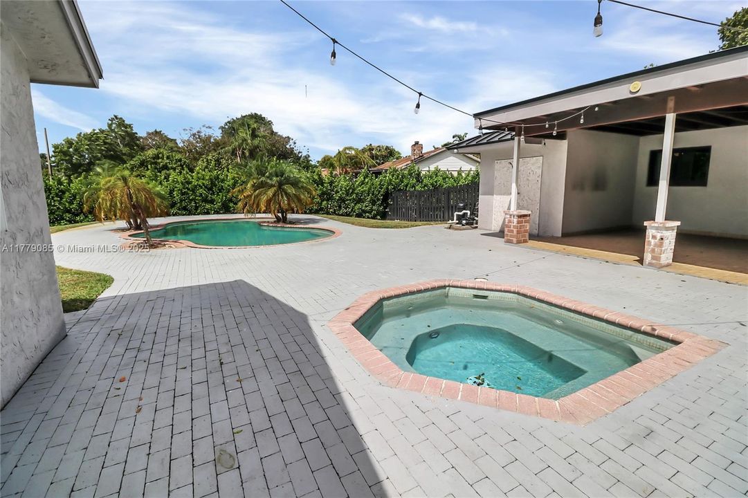 Active With Contract: $1,150,000 (4 beds, 3 baths, 3089 Square Feet)