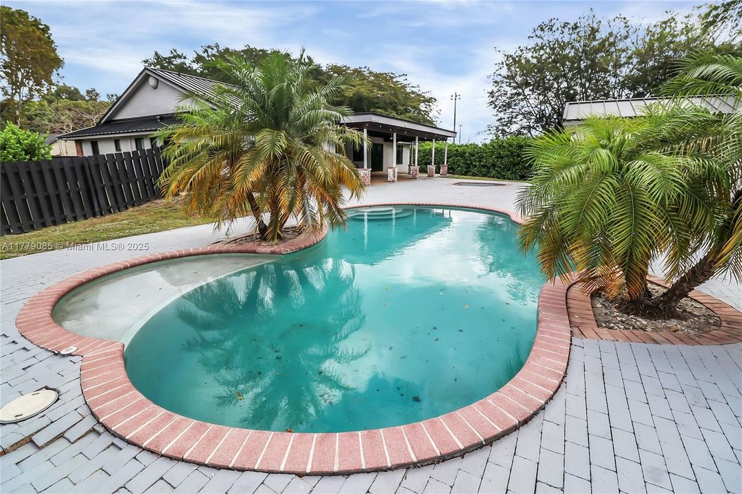 Active With Contract: $1,150,000 (4 beds, 3 baths, 3089 Square Feet)