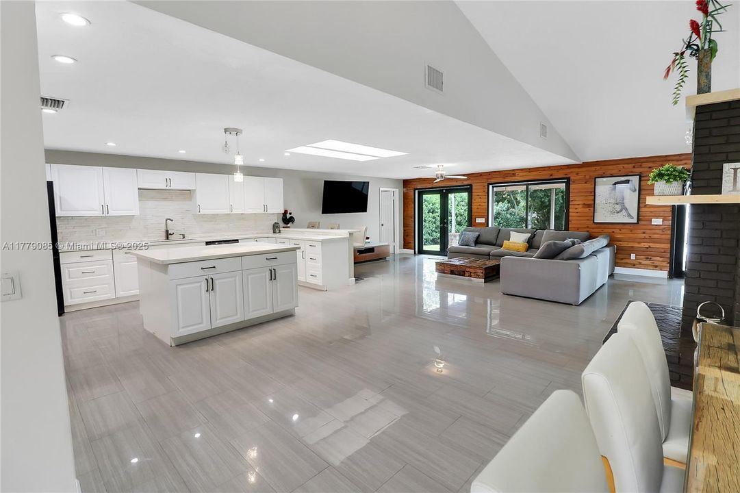 Active With Contract: $1,150,000 (4 beds, 3 baths, 3089 Square Feet)