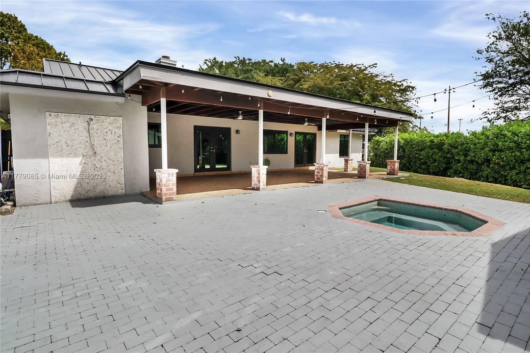 Active With Contract: $1,150,000 (4 beds, 3 baths, 3089 Square Feet)