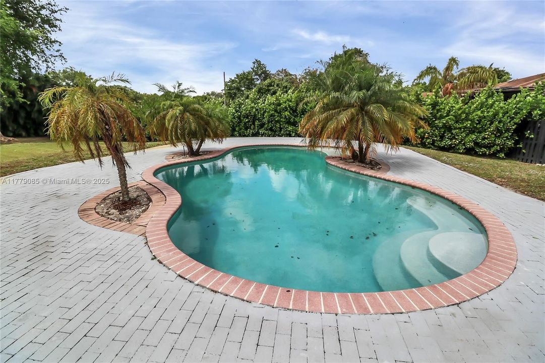 Active With Contract: $1,150,000 (4 beds, 3 baths, 3089 Square Feet)