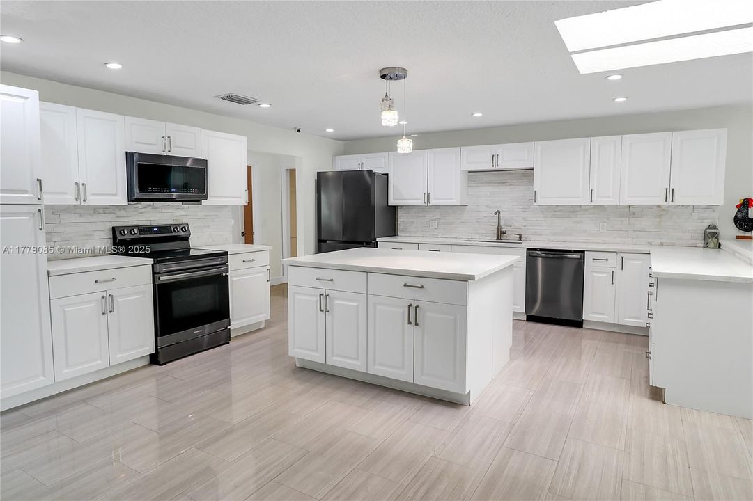 Active With Contract: $1,150,000 (4 beds, 3 baths, 3089 Square Feet)