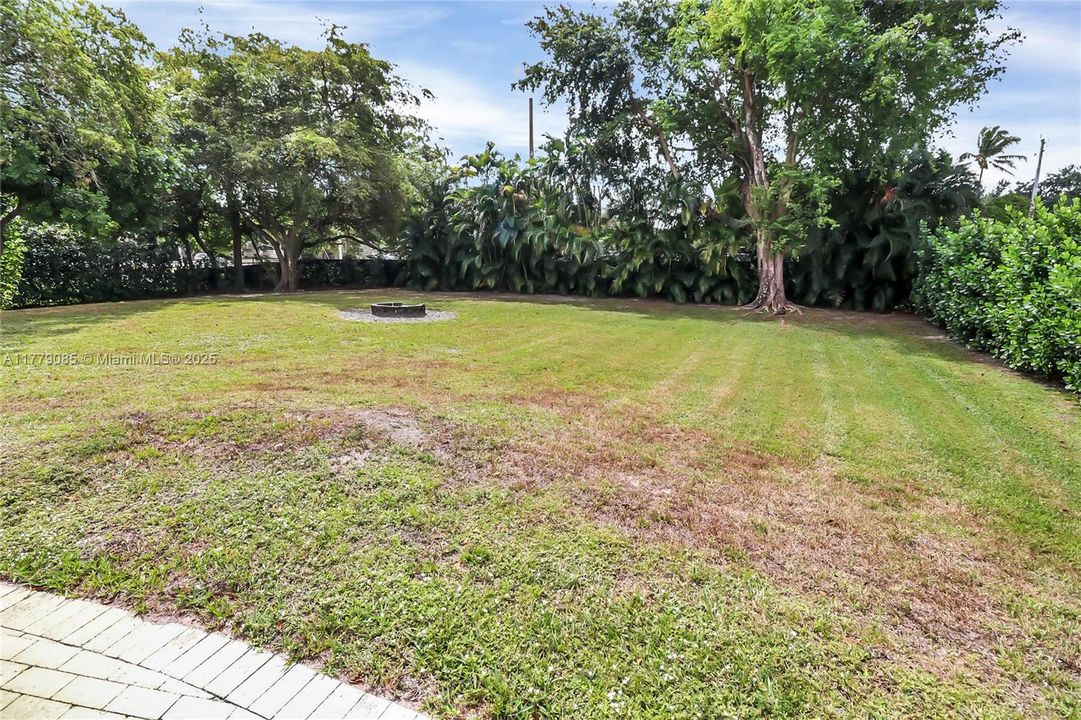 Active With Contract: $1,150,000 (4 beds, 3 baths, 3089 Square Feet)