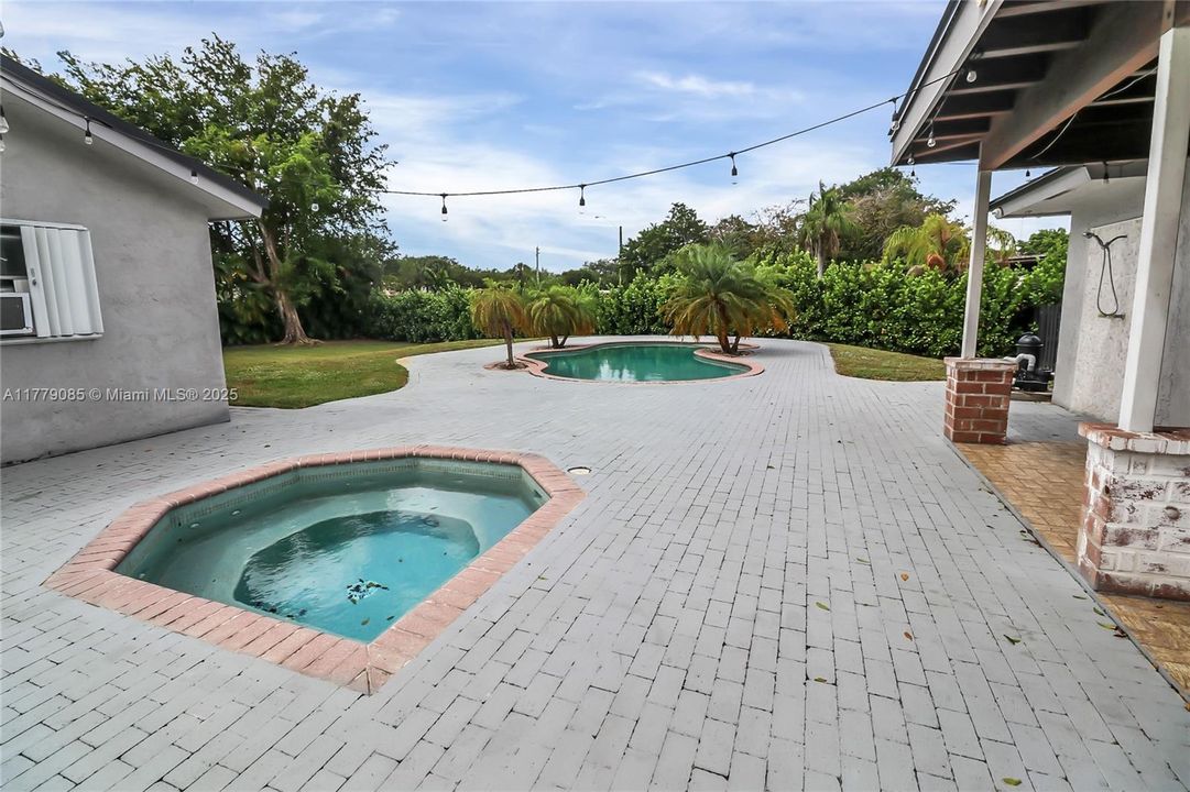 Active With Contract: $1,150,000 (4 beds, 3 baths, 3089 Square Feet)