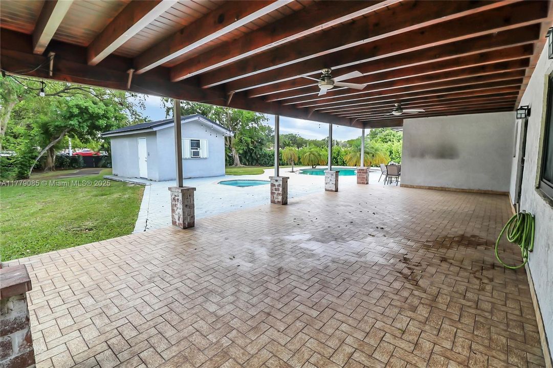 Active With Contract: $1,150,000 (4 beds, 3 baths, 3089 Square Feet)